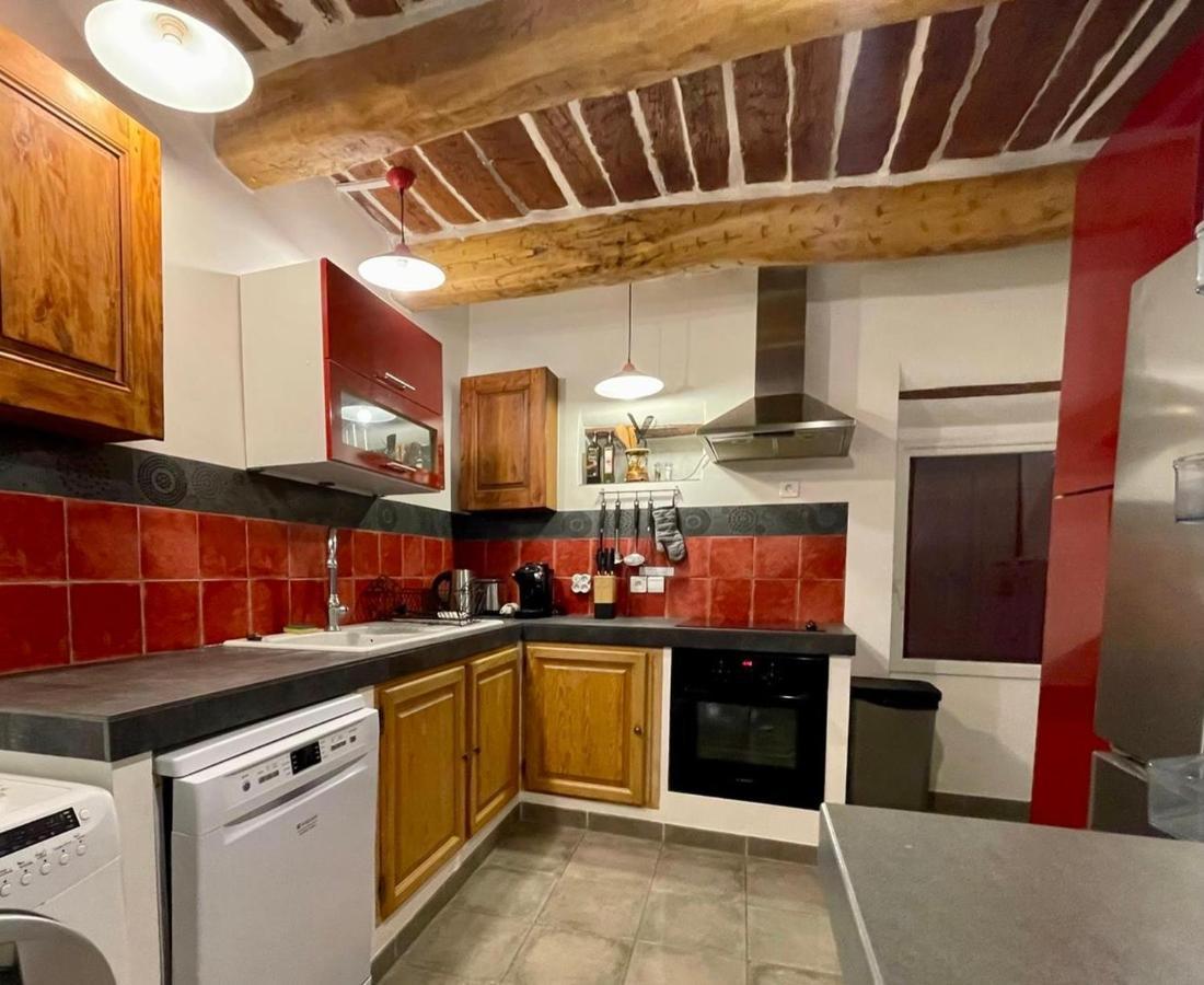 Holiday home La Maison De Lily, Cosy Dans Le Vieux-hyeres, Parking Gratuit